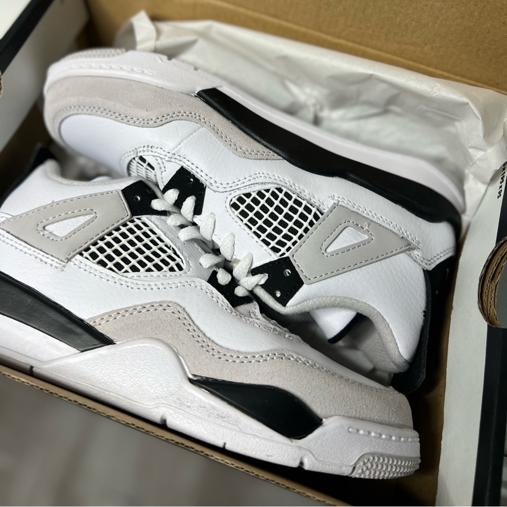 Jordan 4s